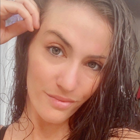 Meet your Posher, Lori - Picture 1 of 1